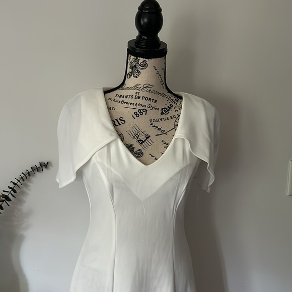 NWT Danny & Nicole White Cape Flutter Sleeve Dress Women's size 6 - Picture 2 of 7